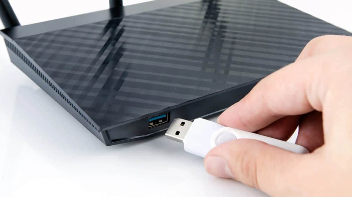 ما هي فائدة منفذ USB في الراوتر؟