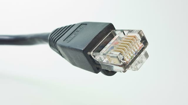 العوامل-التي-تتسبب-في-اختناق-النطاق-الترددي-للإنترنت-مع-الاتصال-السلكي