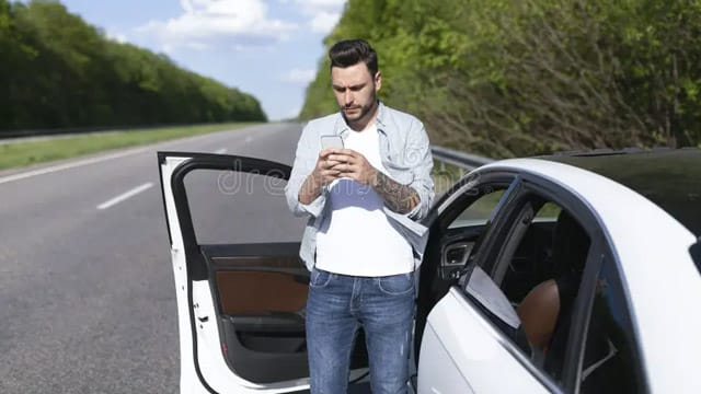 عوامل-تتسبب-في-مشكلة-ضعف-شبكة-الاتصال-بالهاتف 