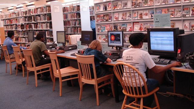 مخاطر-استخدام-أجهزة-الكمبيوتر-العامة