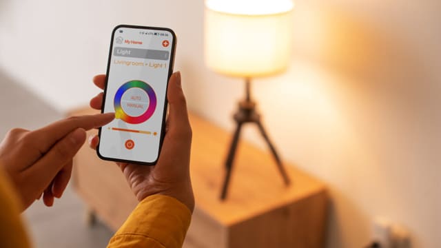 هل-حقًا-يحتاج-منزلك-إلى-مصابيح-ذكية