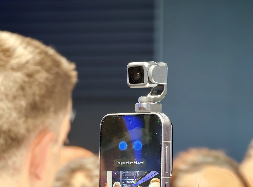 هاتف Honor Robot Phone الجديد.. المواصفات وموعد الإطلاق 2026